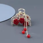 کلیپس پرطاووسی نگینی با گل قرمز - Image 5