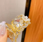 موبند سامورایی گل صدفی آویزدار - Image 2